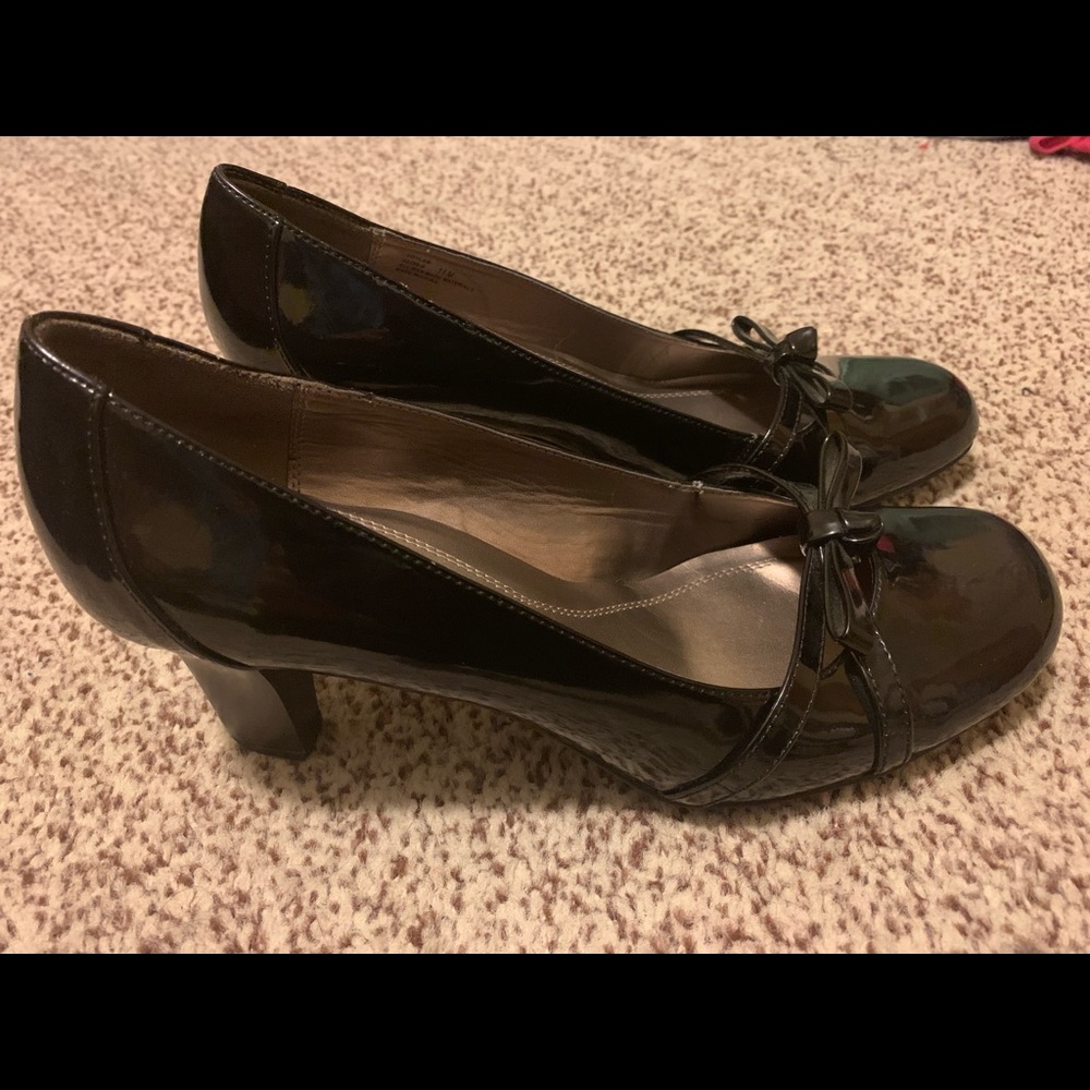 Natural Soul by Naturalizer patent bow heels